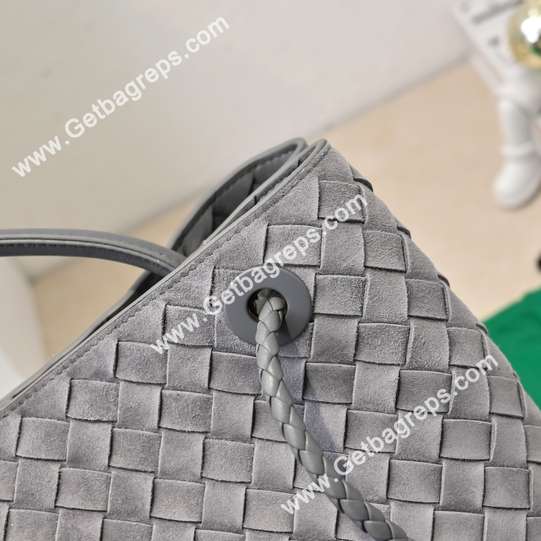 Bottega Veneta 32cm Andiamo Top handle bag in supple Intrecciato Deerskin Grey