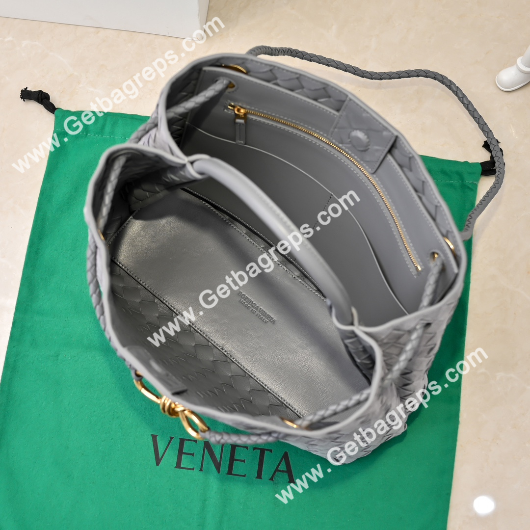 Bottega Veneta 32cm Andiamo Top handle bag in supple Intrecciato Deerskin Grey