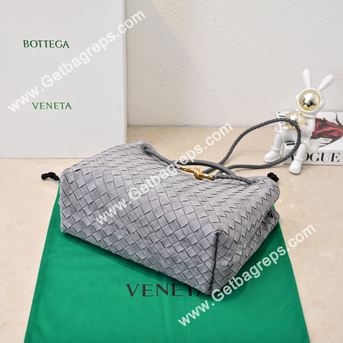 Bottega Veneta 32cm Andiamo Top handle bag in supple Intrecciato Deerskin Grey