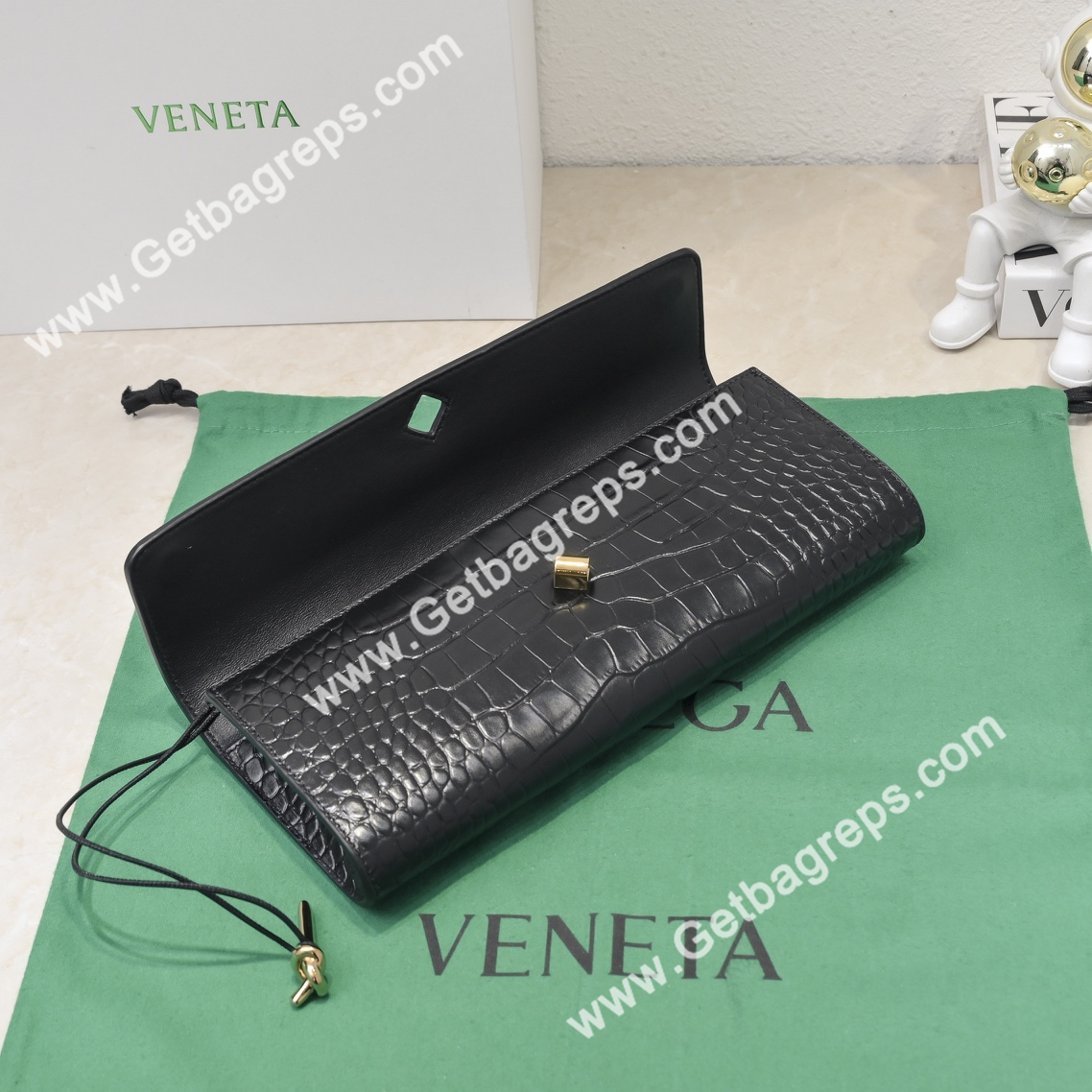 Bottega Veneta Andiamo Clutch Top Handle Clutch in Crocodile Black