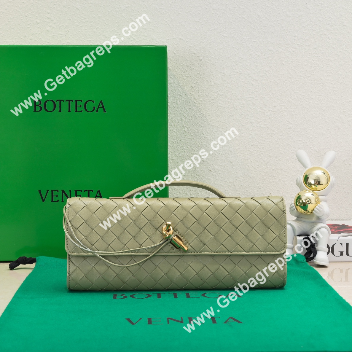 Bottega Veneta Andiamo Clutch Top Handle Clutch in in Supple Intrecciato Leather Grass Green