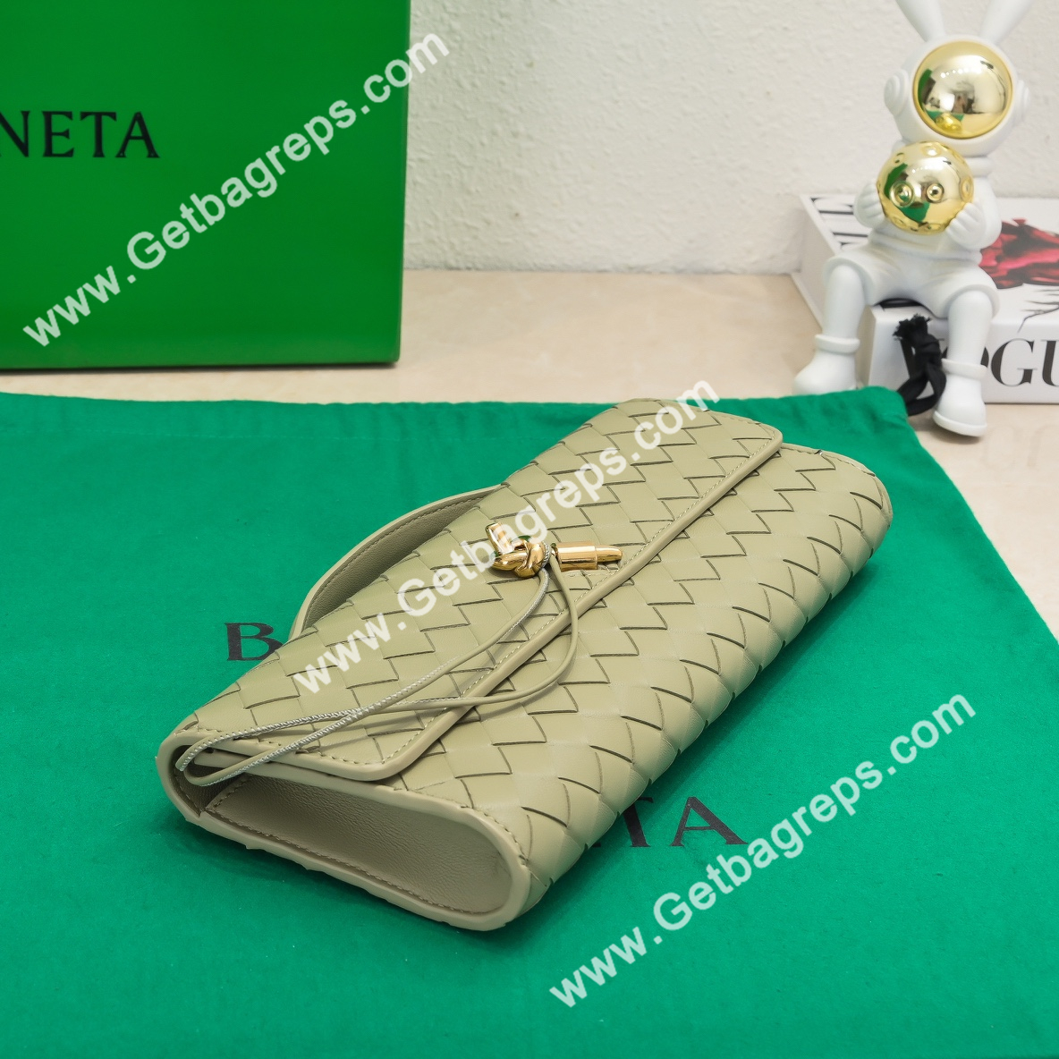Bottega Veneta Andiamo Clutch Top Handle Clutch in in Supple Intrecciato Leather Grass Green