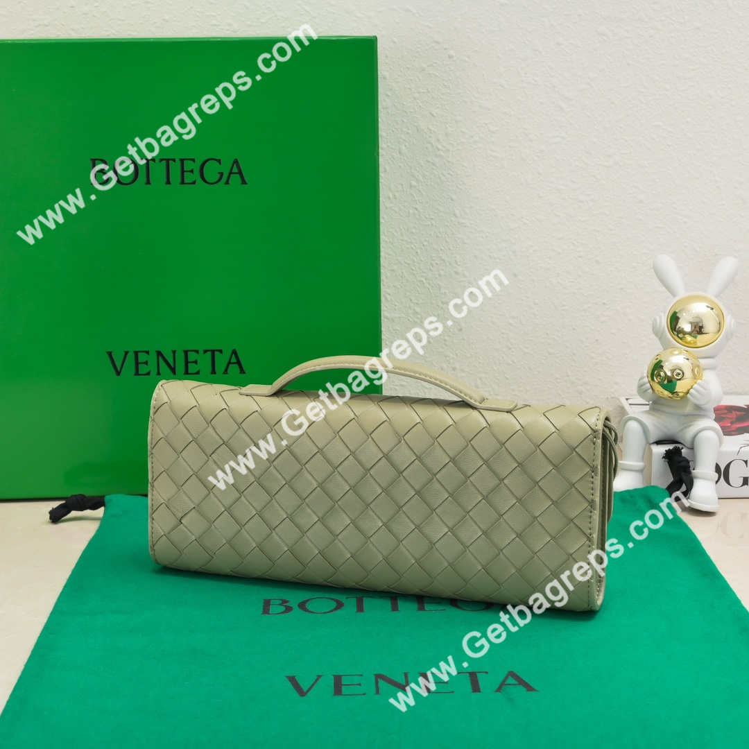 Bottega Veneta Andiamo Clutch Top Handle Clutch in in Supple Intrecciato Leather Grass Green