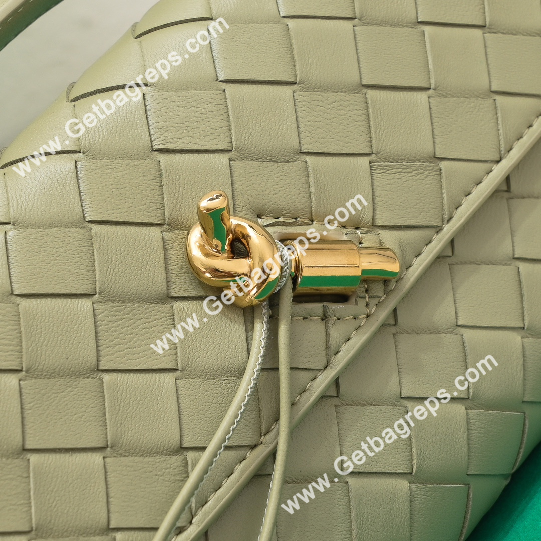 Bottega Veneta Andiamo Clutch Top Handle Clutch in in Supple Intrecciato Leather Grass Green