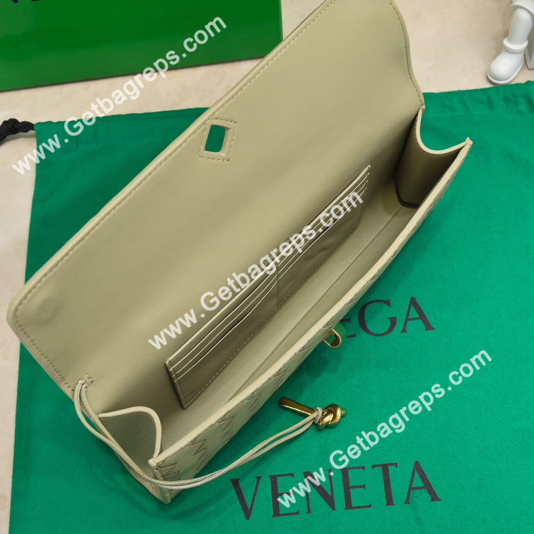 Bottega Veneta Andiamo Clutch Top Handle Clutch in in Supple Intrecciato Leather Grass Green