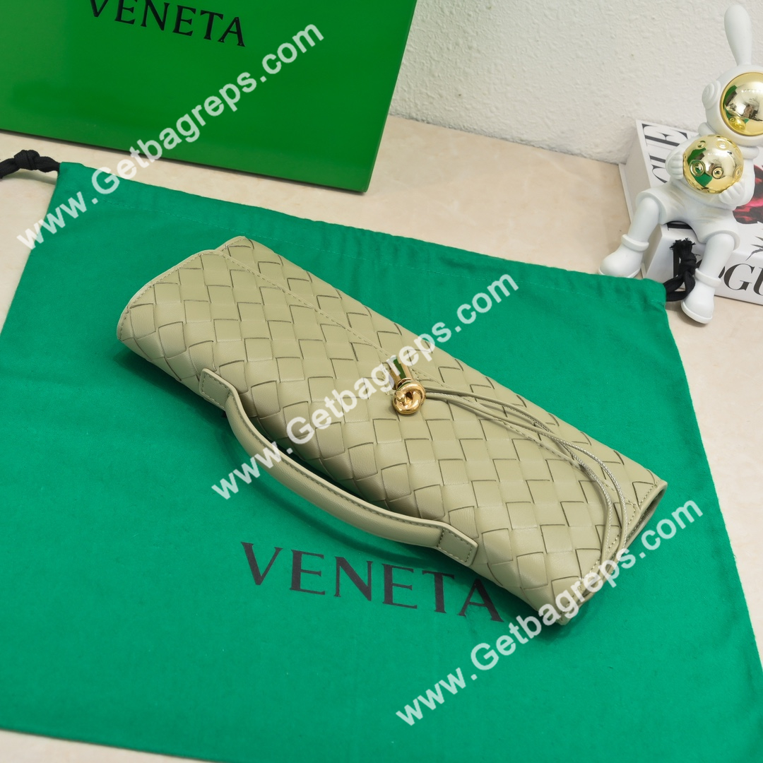 Bottega Veneta Andiamo Clutch Top Handle Clutch in in Supple Intrecciato Leather Grass Green