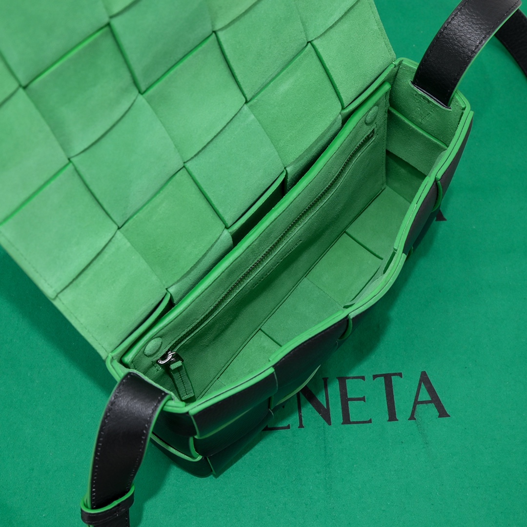 Bottega Veneta Chain Cassette Padded Intreccio Leather Cross-body Bag Black and Green