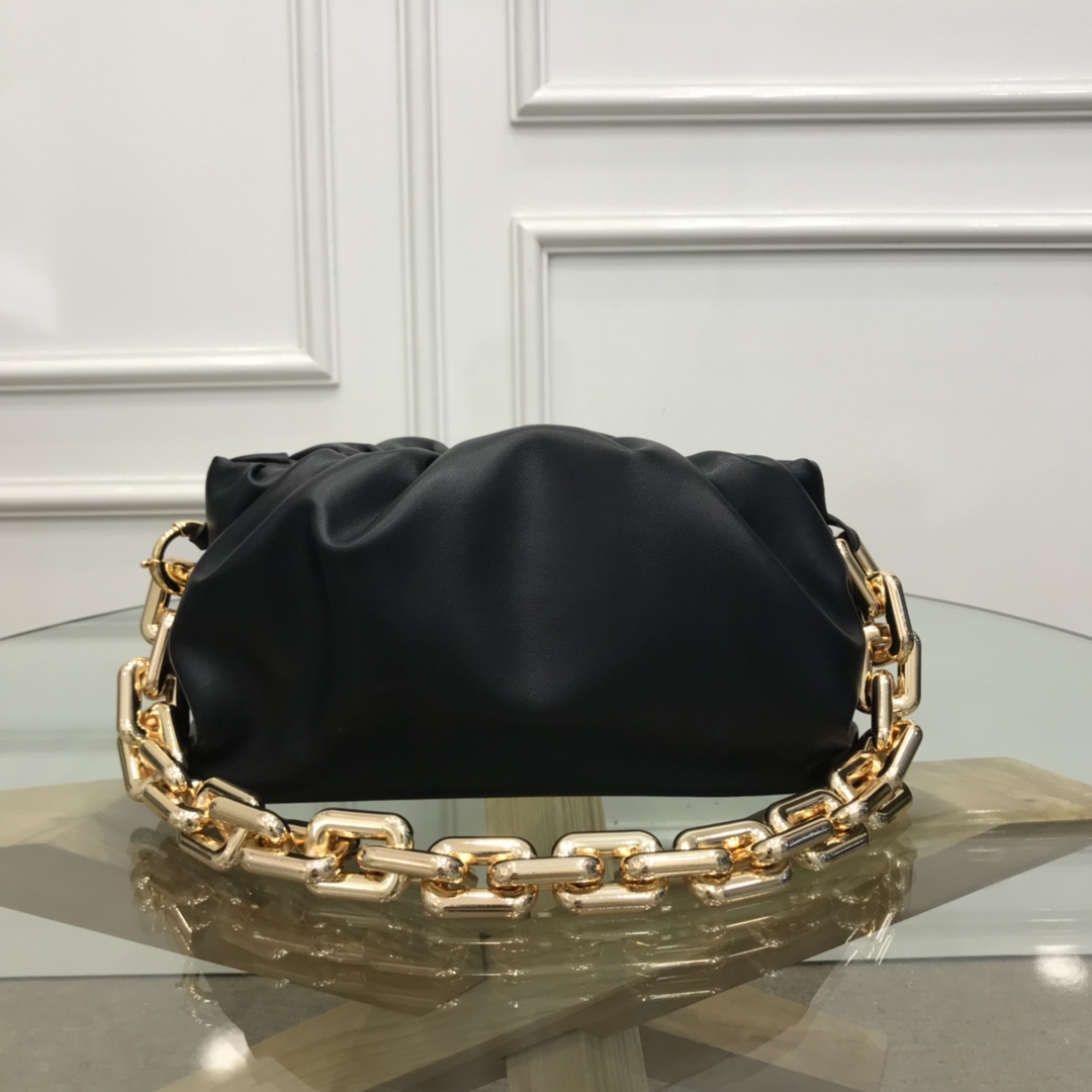 Bottega Veneta Chain Pouch Leather Clutch With Chain Black