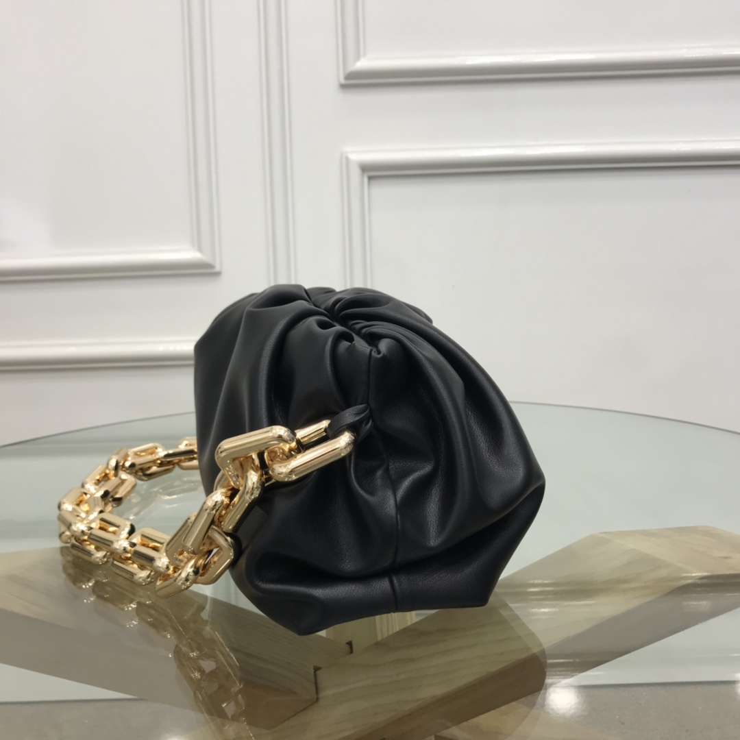 Bottega Veneta Chain Pouch Leather Clutch With Chain Black