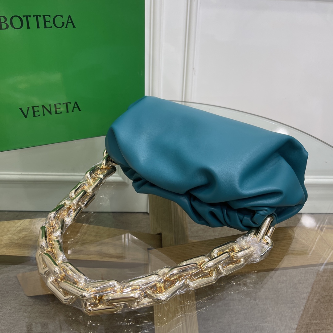 Bottega Veneta Chain Pouch Leather Clutch With Chain Duck Green