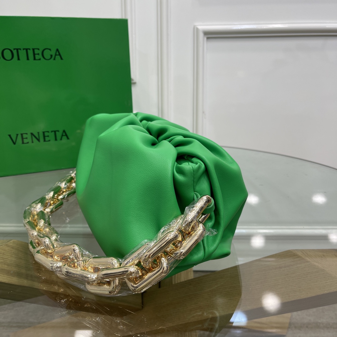 Bottega Veneta Chain Pouch Leather Clutch With Chain Green With Silver Chain