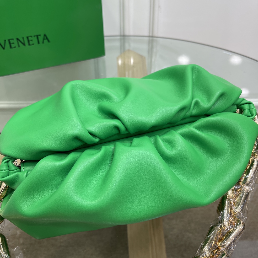 Bottega Veneta Chain Pouch Leather Clutch With Chain Green With Silver Chain