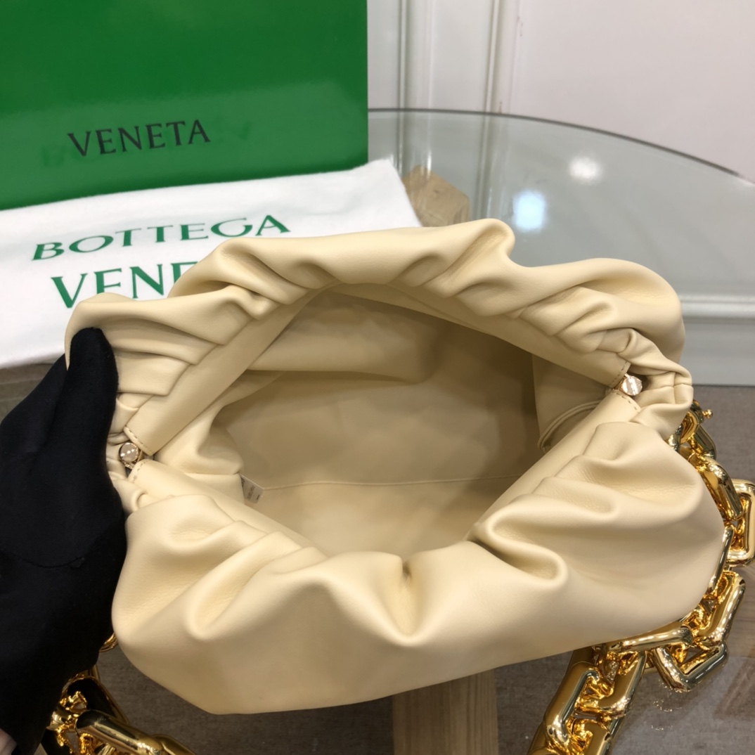 Bottega Veneta Chain Pouch Leather Clutch With Chain Oatmeal