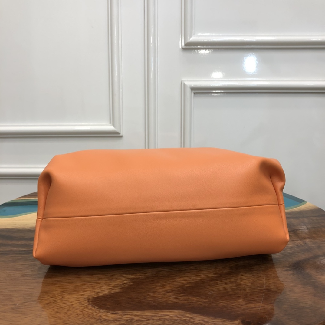 Bottega Veneta Chain Pouch Leather Clutch With Chain Orange