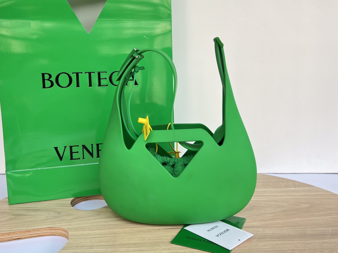 Bottega Veneta Hobo Shoulder Bag Green