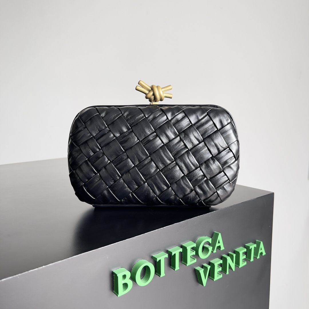 Bottega Veneta Knot Foulard Intreccio Leather Minaudiere Black