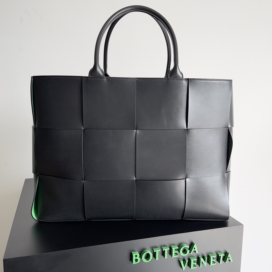 Bottega Veneta Large Arco Tote Bag Black