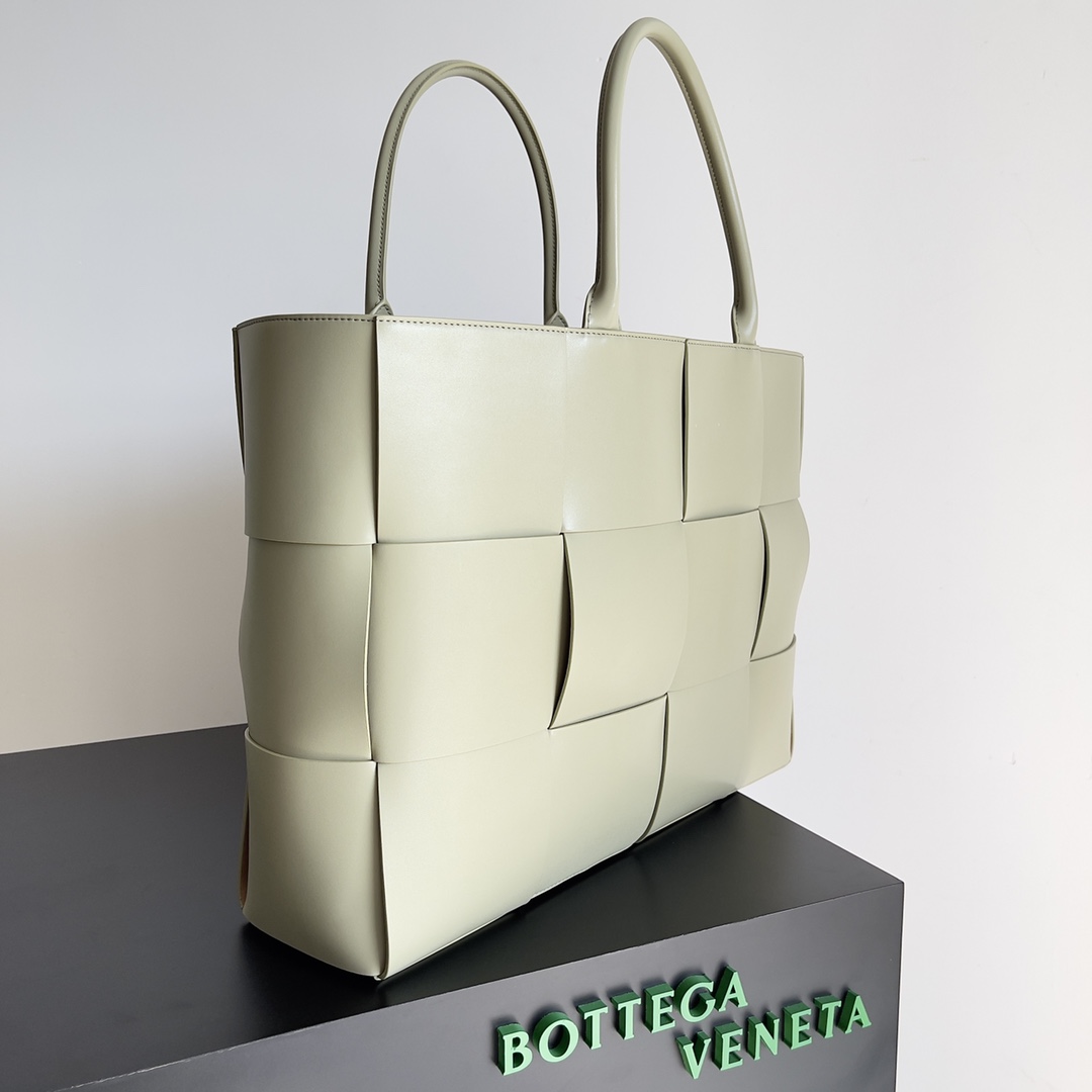 Bottega Veneta Large Arco Tote Bag Cream