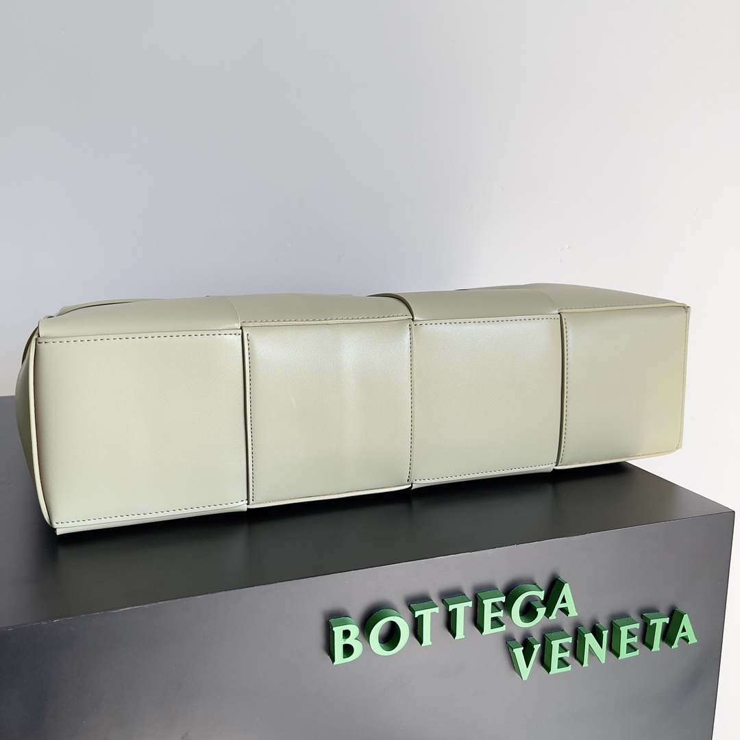 Bottega Veneta Large Arco Tote Bag Cream