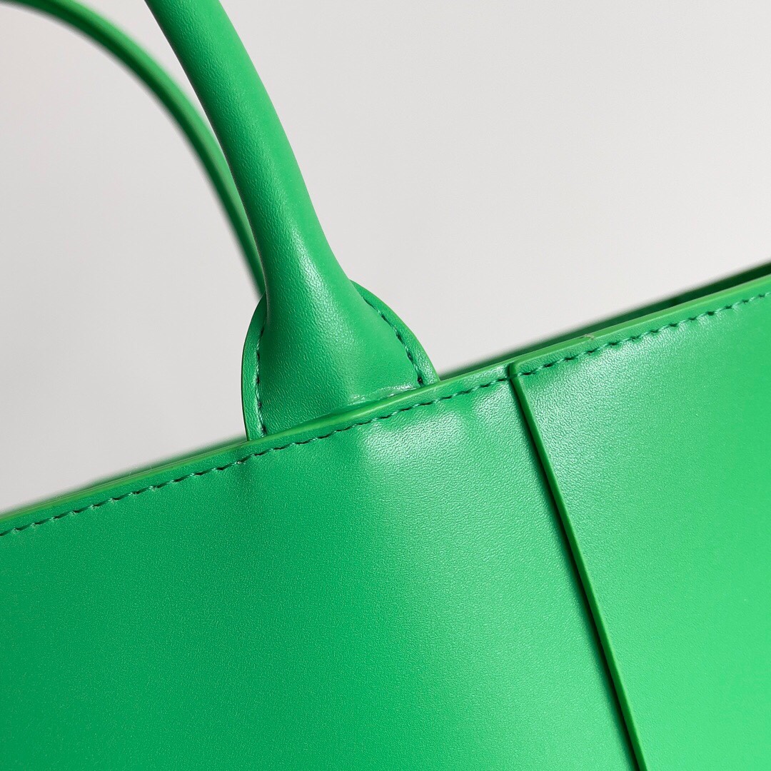 Bottega Veneta Large Arco Tote Bag Green