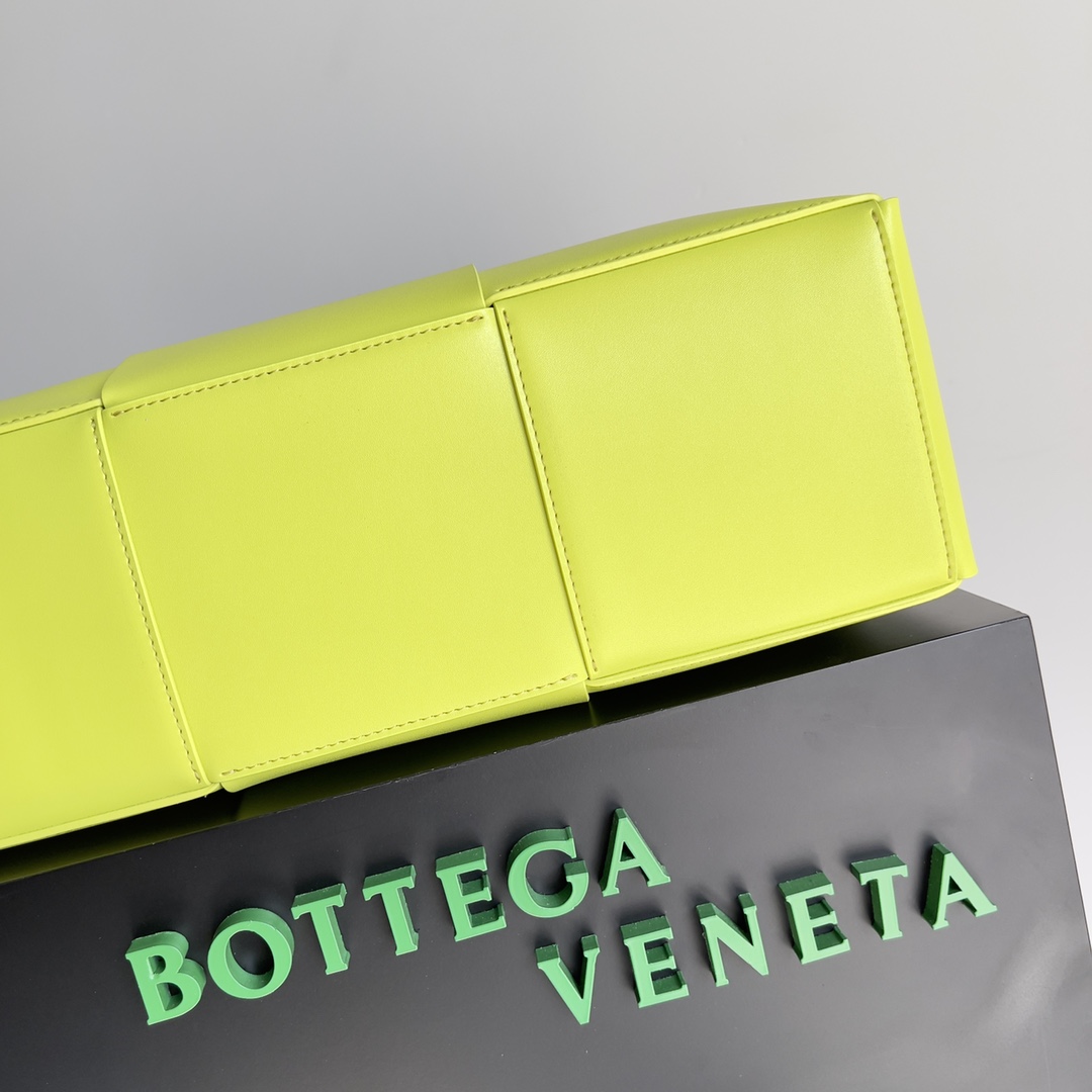 Bottega Veneta Large Arco Tote Bag Yellow