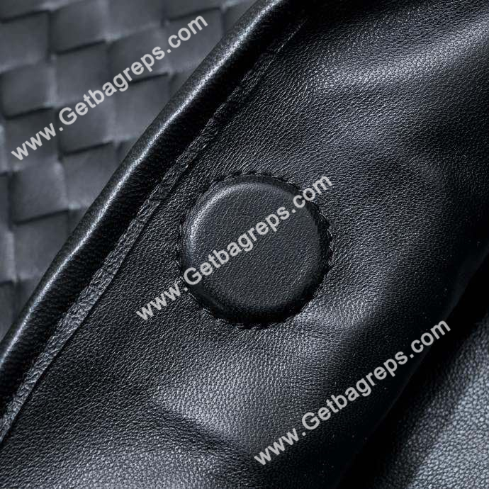 Bottega Veneta Large Hop Shoulder Bag with Intrecciato Craftsmanship in Calf Leather 54cm Black