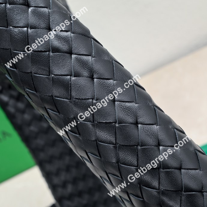 Bottega Veneta Large Hop Shoulder Bag with Intrecciato Craftsmanship in Calf Leather 54cm Black