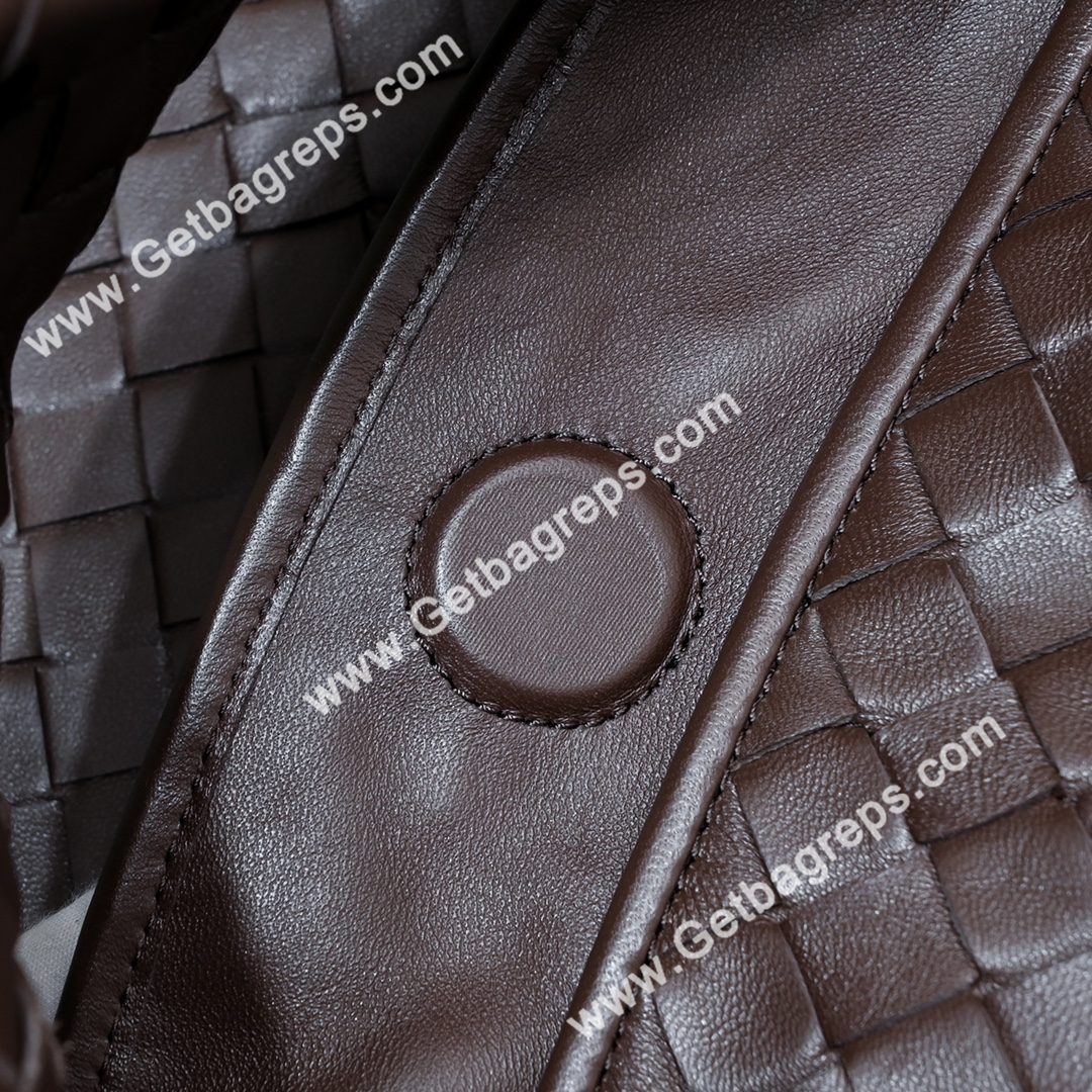Bottega Veneta Large Hop Shoulder Bag with Intrecciato Craftsmanship in Calf Leather 54cm Brown