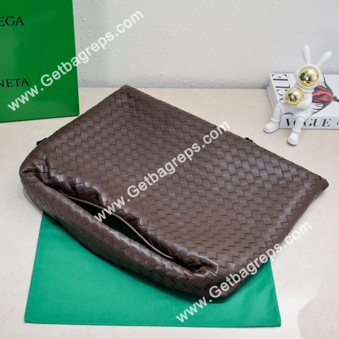Bottega Veneta Large Hop Shoulder Bag with Intrecciato Craftsmanship in Calf Leather 54cm Brown