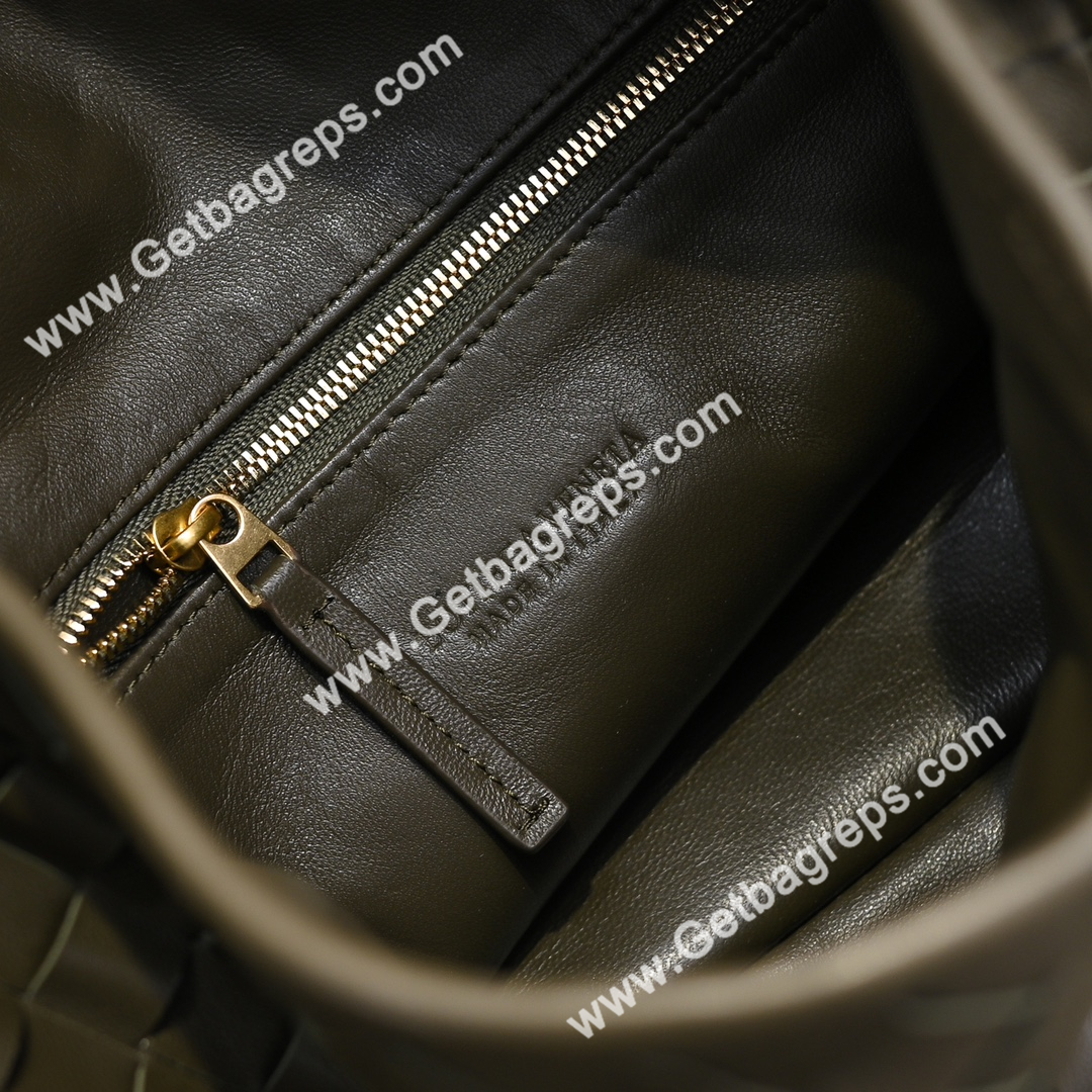 Bottega Veneta Large Hop Shoulder Bag with Intrecciato Craftsmanship in Calf Leather 54cm Coffee