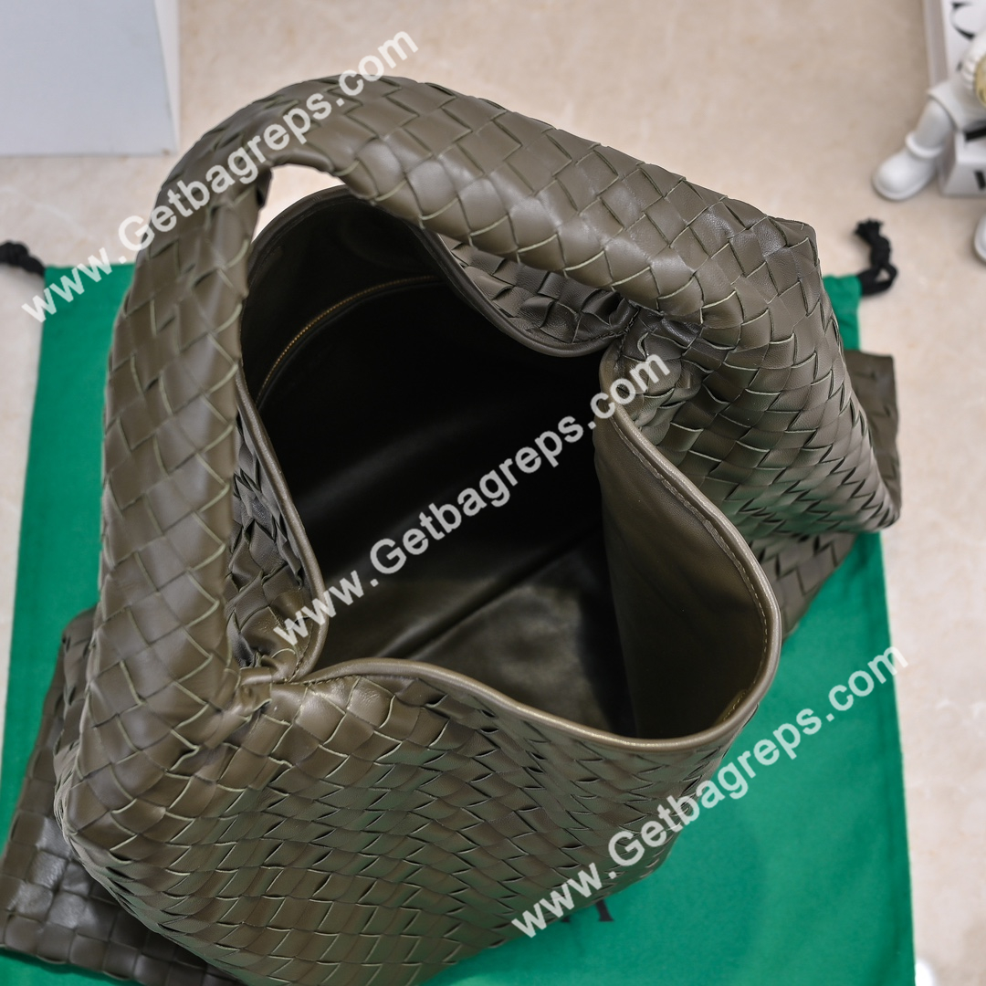 Bottega Veneta Large Hop Shoulder Bag with Intrecciato Craftsmanship in Calf Leather 54cm Coffee