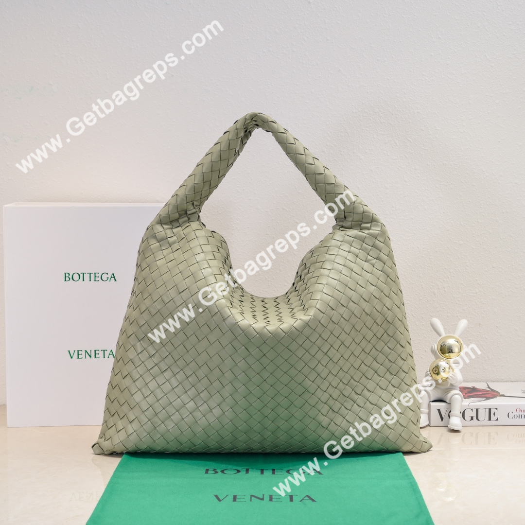 Bottega Veneta Large Hop Shoulder Bag with Intrecciato Craftsmanship in Calf Leather 54cm Light Green