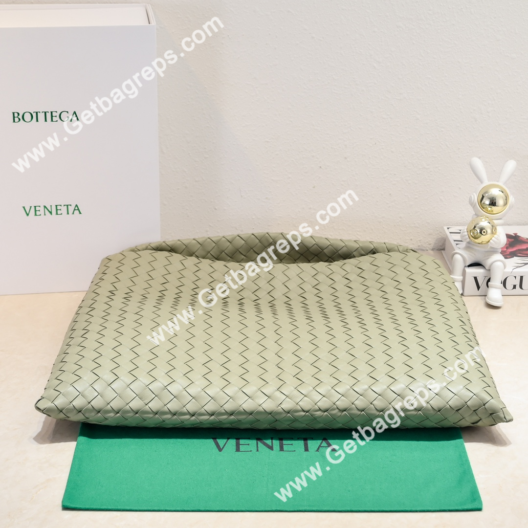 Bottega Veneta Large Hop Shoulder Bag with Intrecciato Craftsmanship in Calf Leather 54cm Light Green