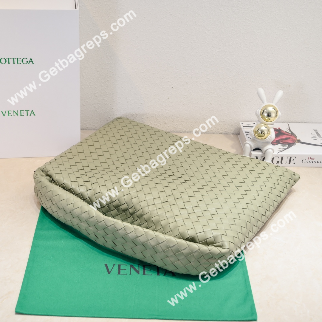 Bottega Veneta Large Hop Shoulder Bag with Intrecciato Craftsmanship in Calf Leather 54cm Light Green
