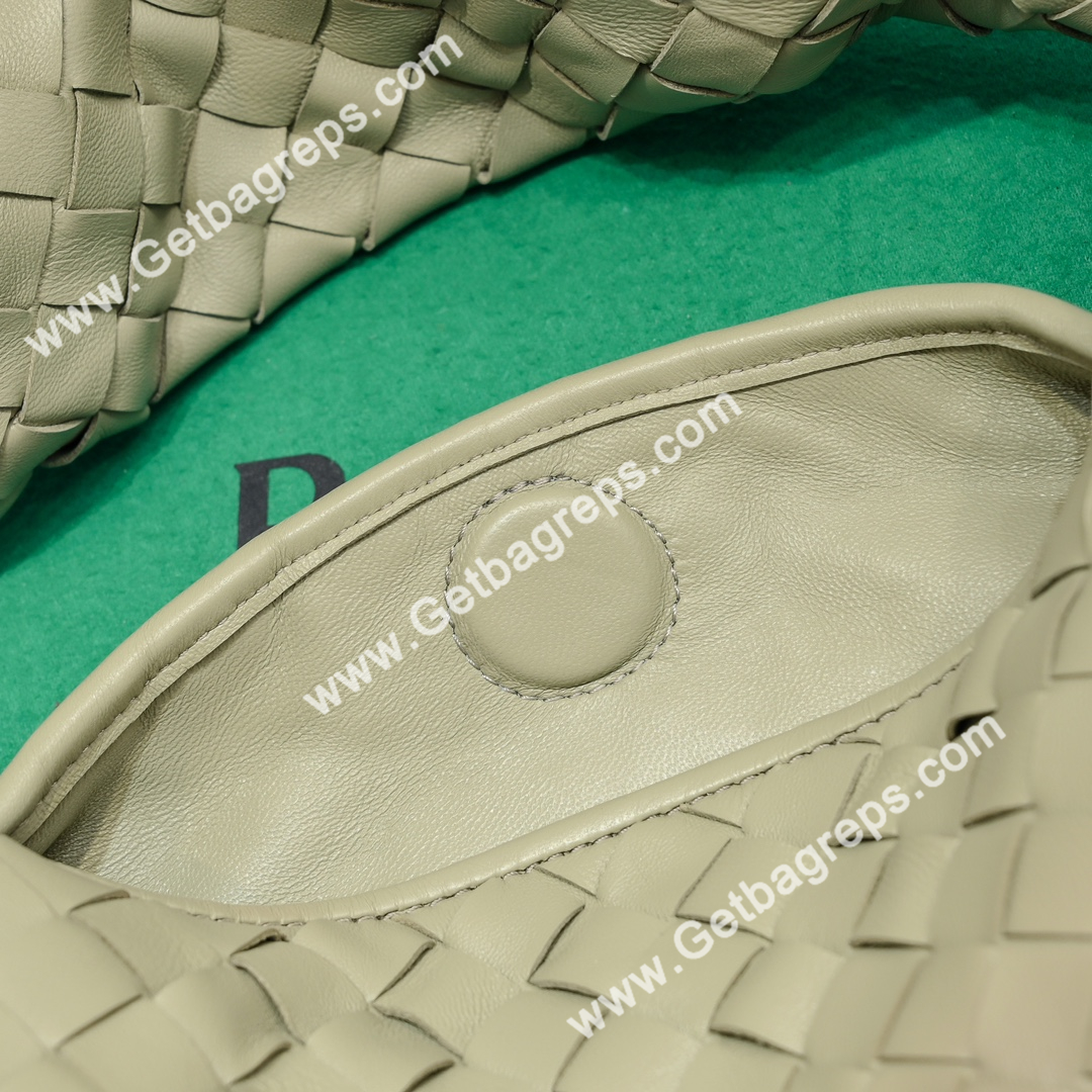 Bottega Veneta Large Hop Shoulder Bag with Intrecciato Craftsmanship in Calf Leather 54cm Light Green