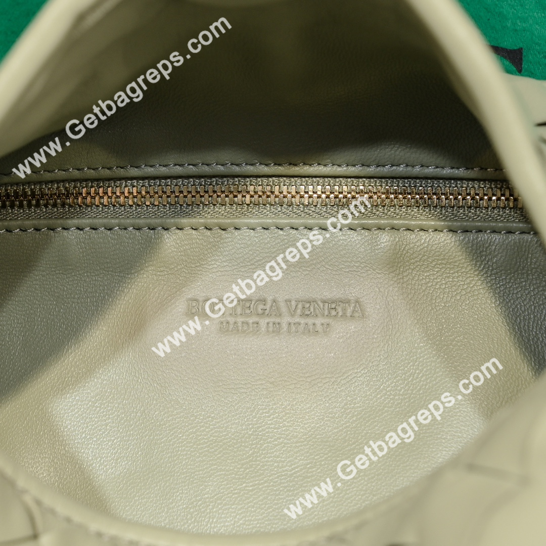 Bottega Veneta Large Hop Shoulder Bag with Intrecciato Craftsmanship in Calf Leather 54cm Light Green