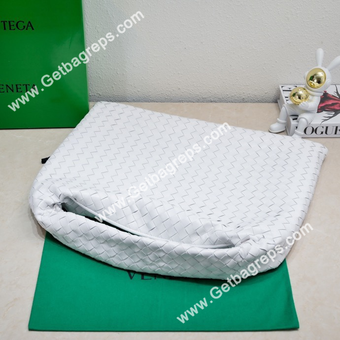 Bottega Veneta Large Hop Shoulder Bag with Intrecciato Craftsmanship in Calf Leather 54cm White