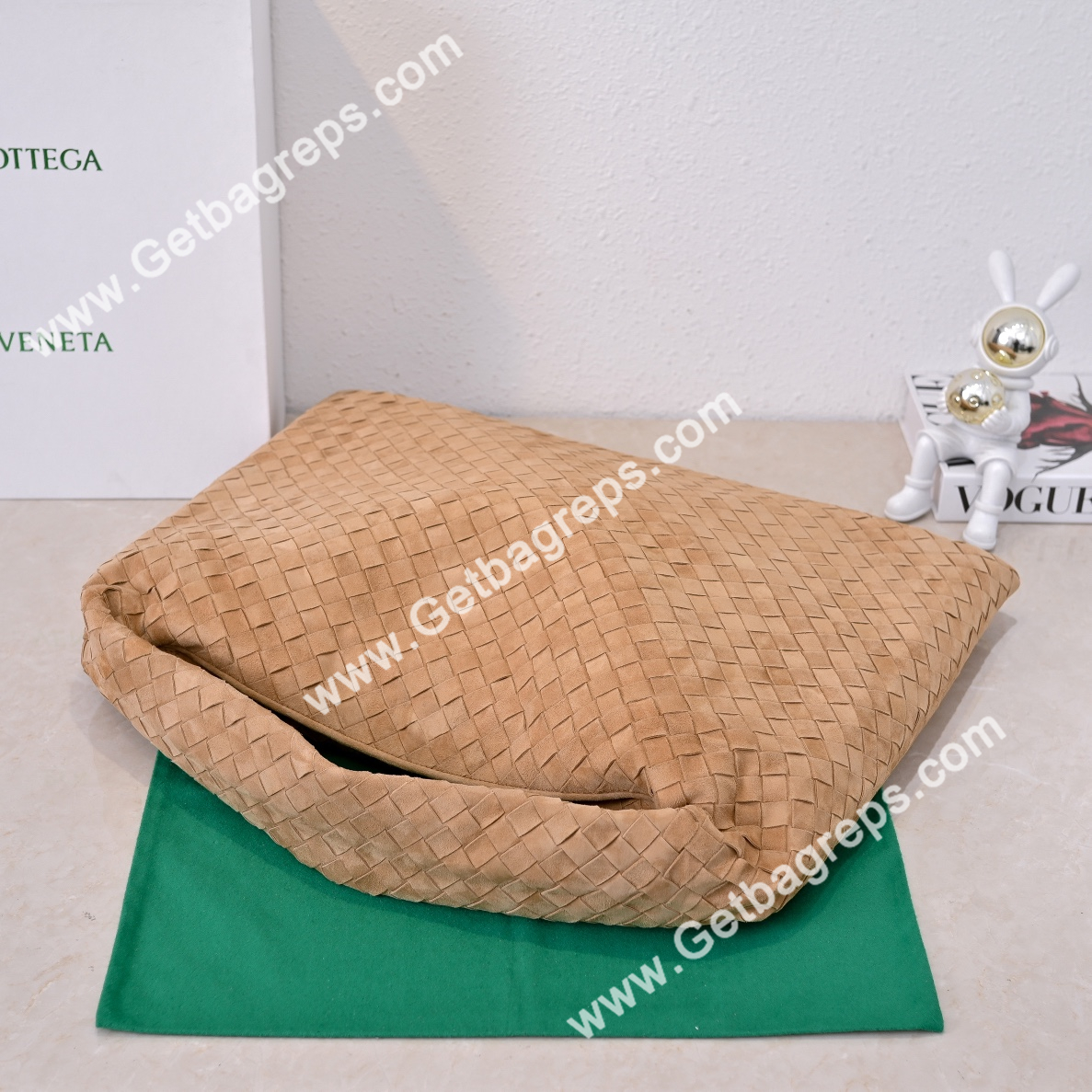 Bottega Veneta Large Hop Shoulder Bag with Intrecciato Craftsmanship in Smooth Suede 54cm Caramel