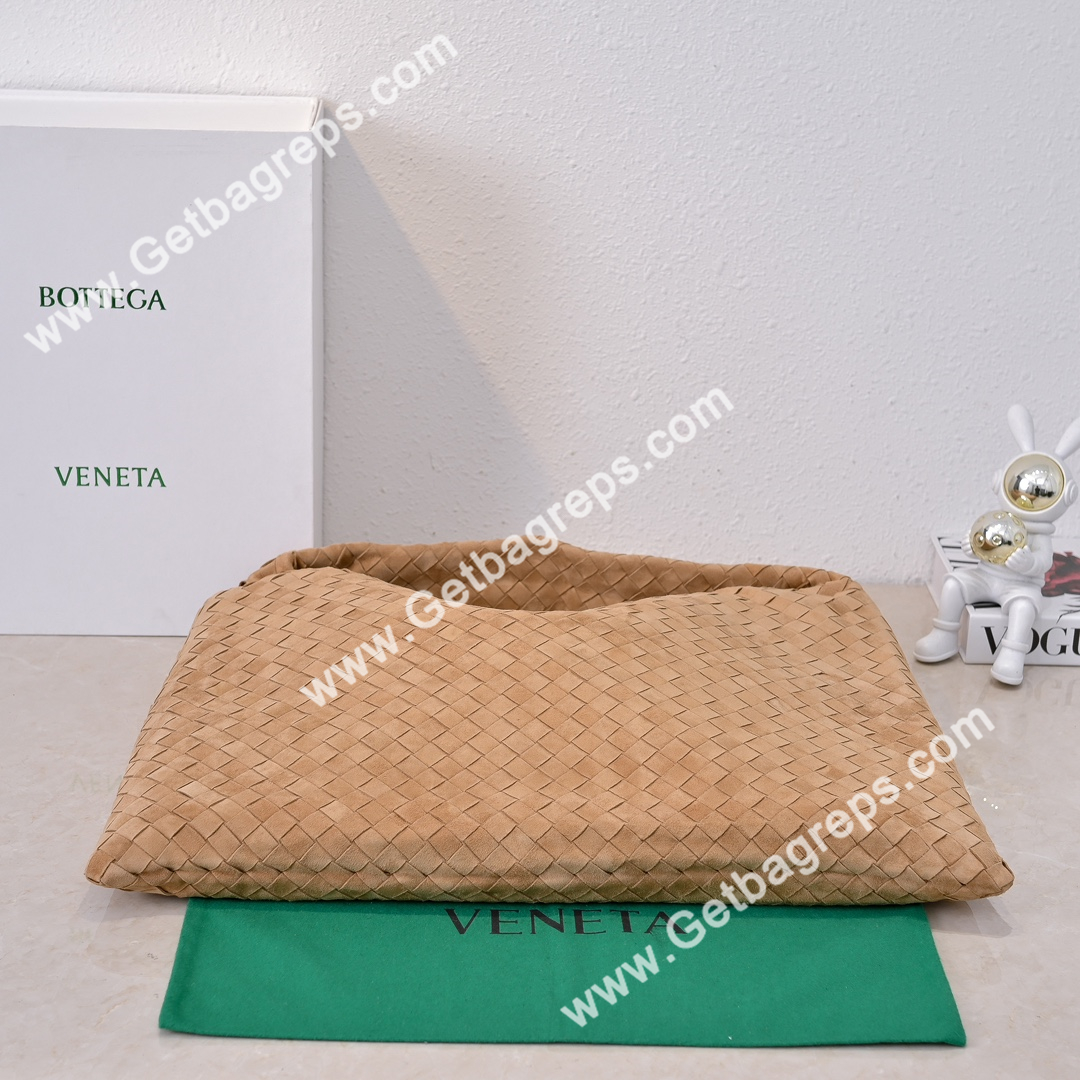 Bottega Veneta Large Hop Shoulder Bag with Intrecciato Craftsmanship in Smooth Suede 54cm Caramel