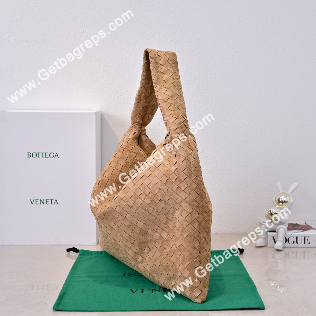 Bottega Veneta Large Hop Shoulder Bag with Intrecciato Craftsmanship in Smooth Suede 54cm Caramel