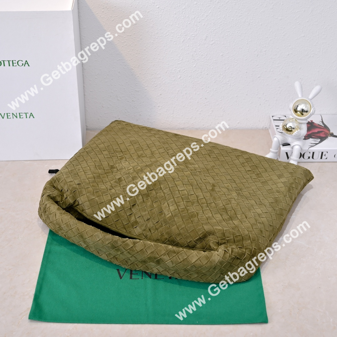 Bottega Veneta Large Hop Shoulder Bag with Intrecciato Craftsmanship in Smooth Suede 54cm Green