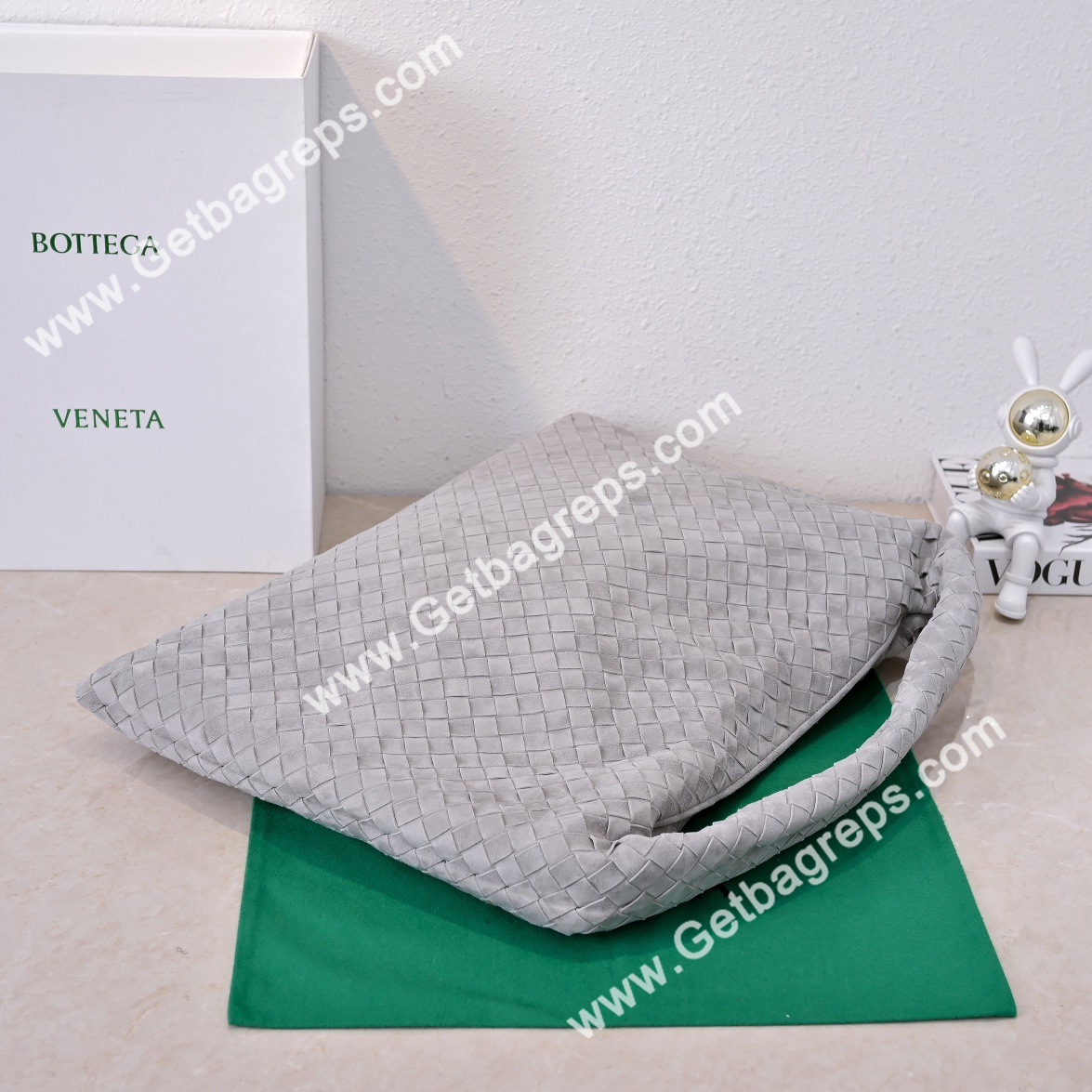 Bottega Veneta Large Hop Shoulder Bag with Intrecciato Craftsmanship in Smooth Suede 54cm Grey