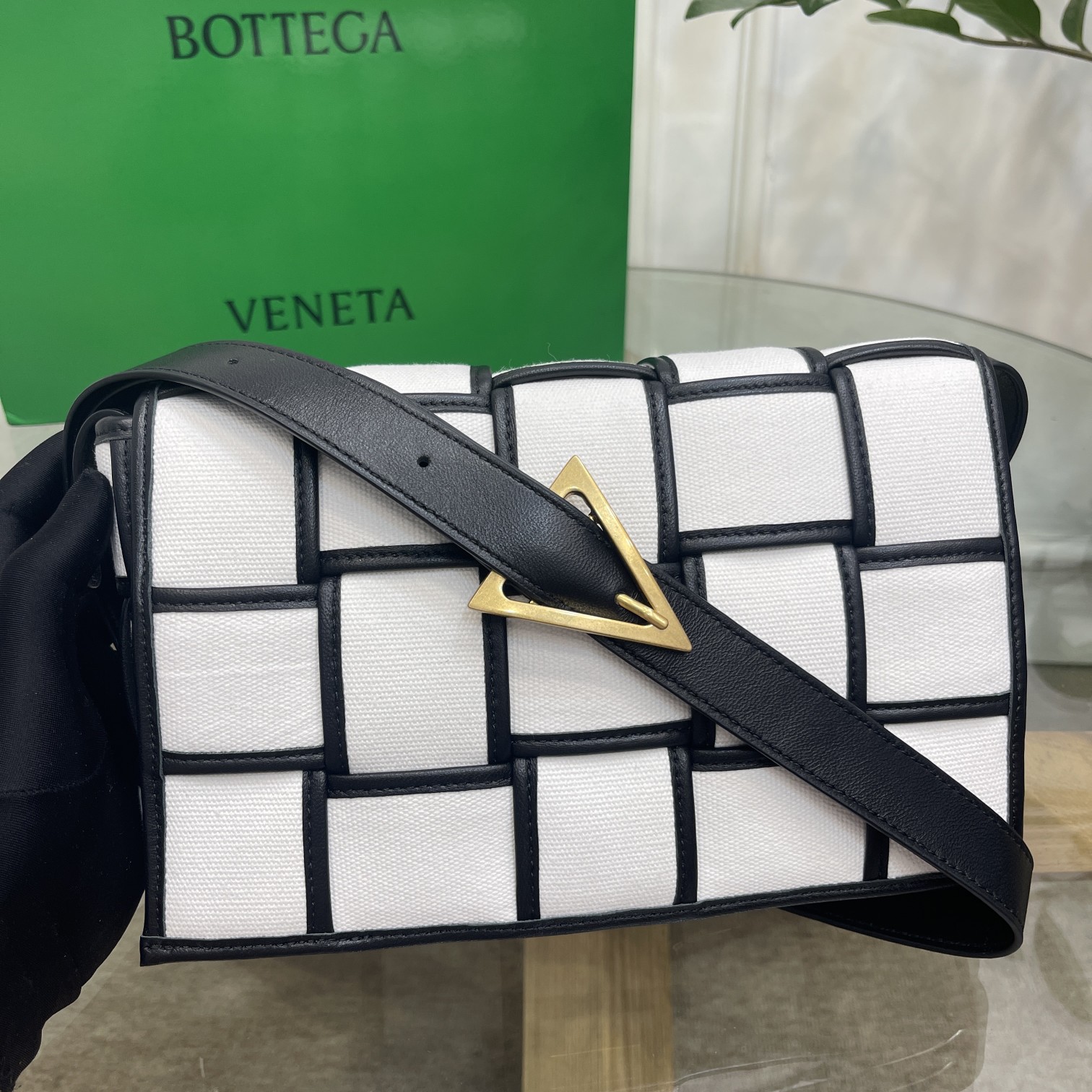 Bottega Veneta Large Padded Cassette Cross-body Bag Black-White