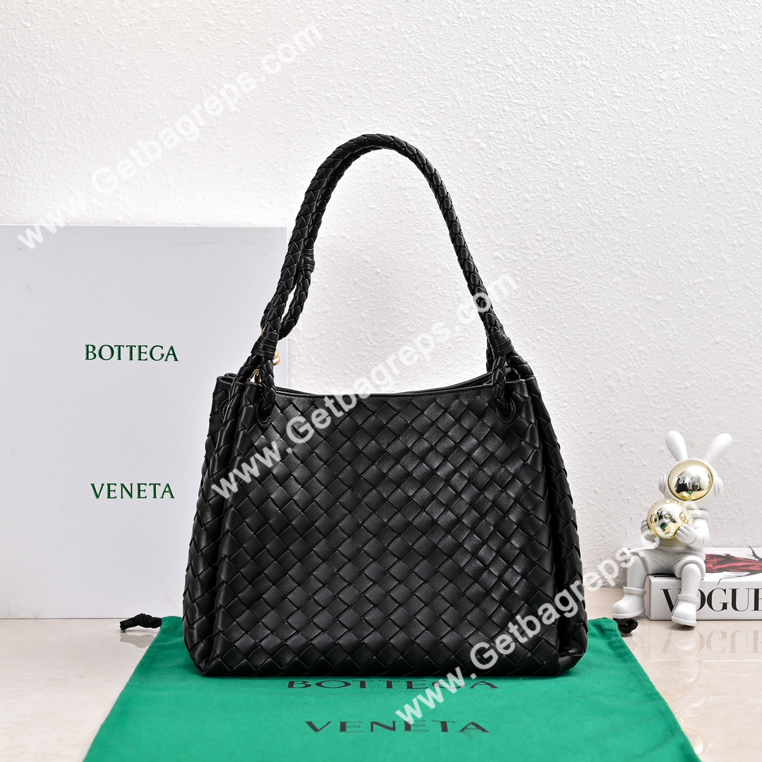 Bottega Veneta Large Parachute Shoulder bag in supple Intrecciato Leather Black