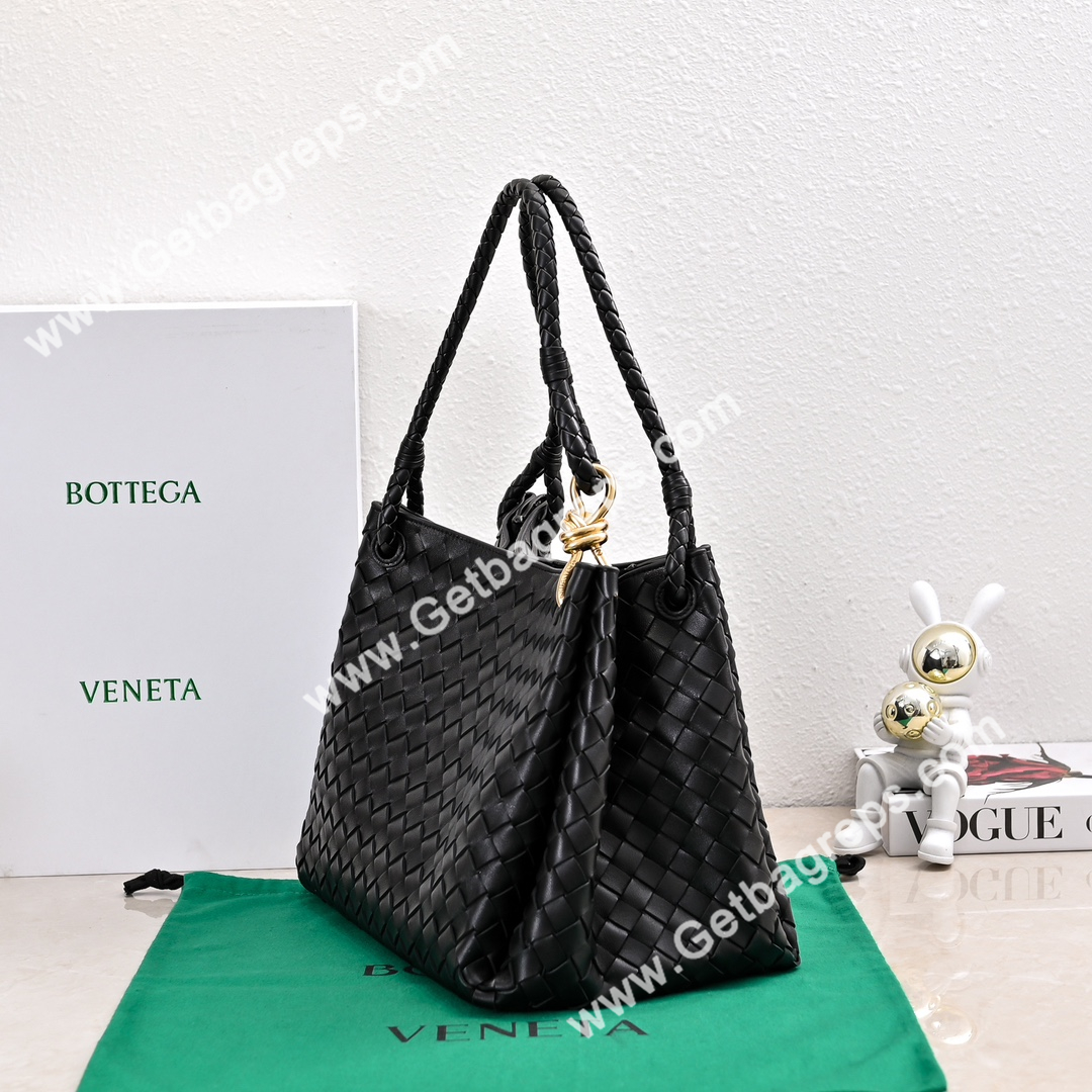 Bottega Veneta Large Parachute Shoulder bag in supple Intrecciato Leather Black