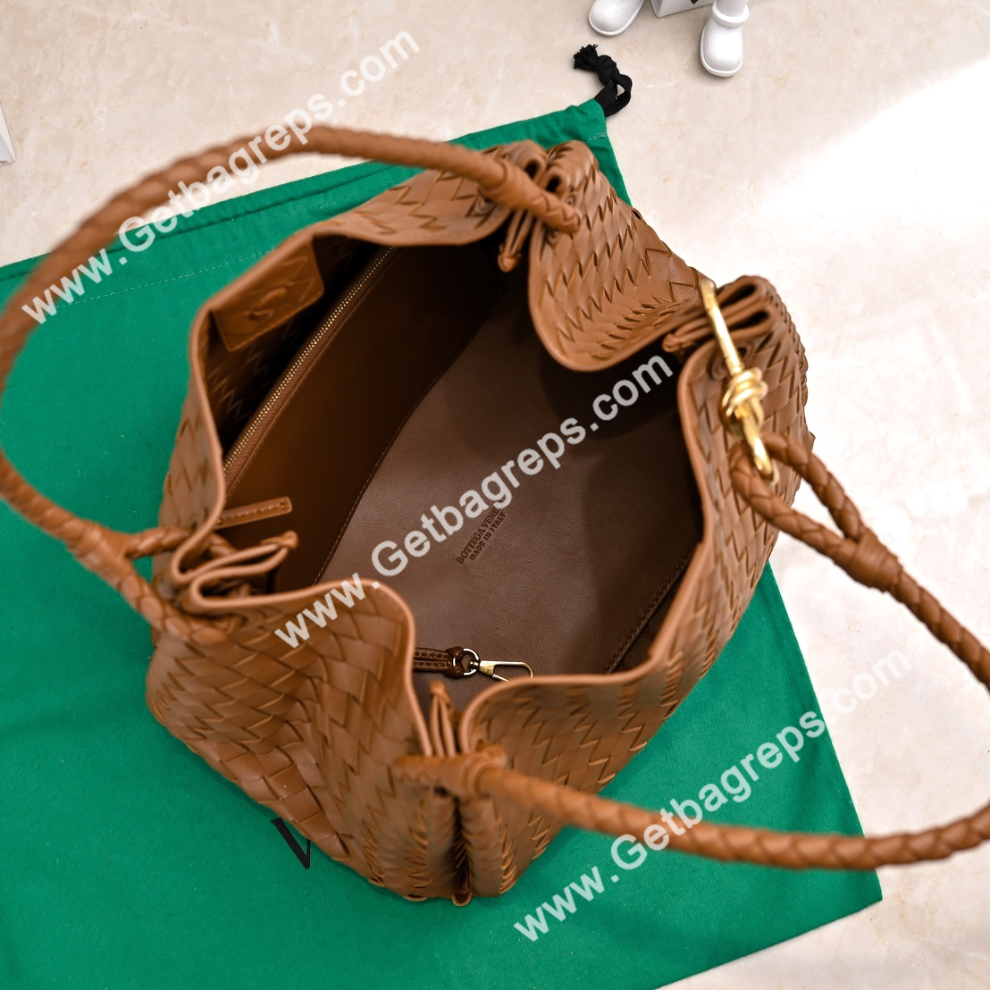 Bottega Veneta Large Parachute Shoulder bag in supple Intrecciato Leather Brown