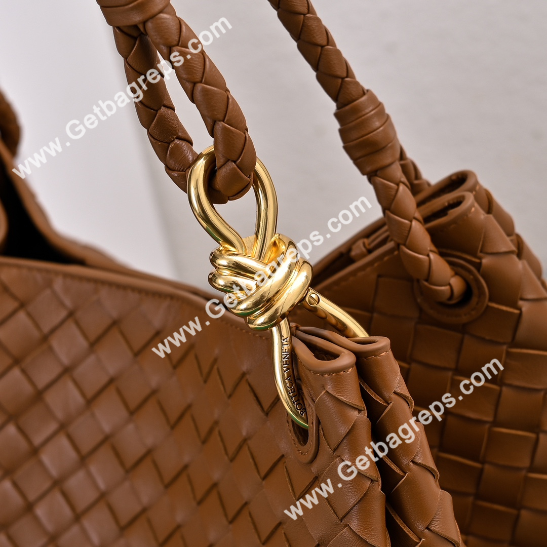 Bottega Veneta Large Parachute Shoulder bag in supple Intrecciato Leather Brown