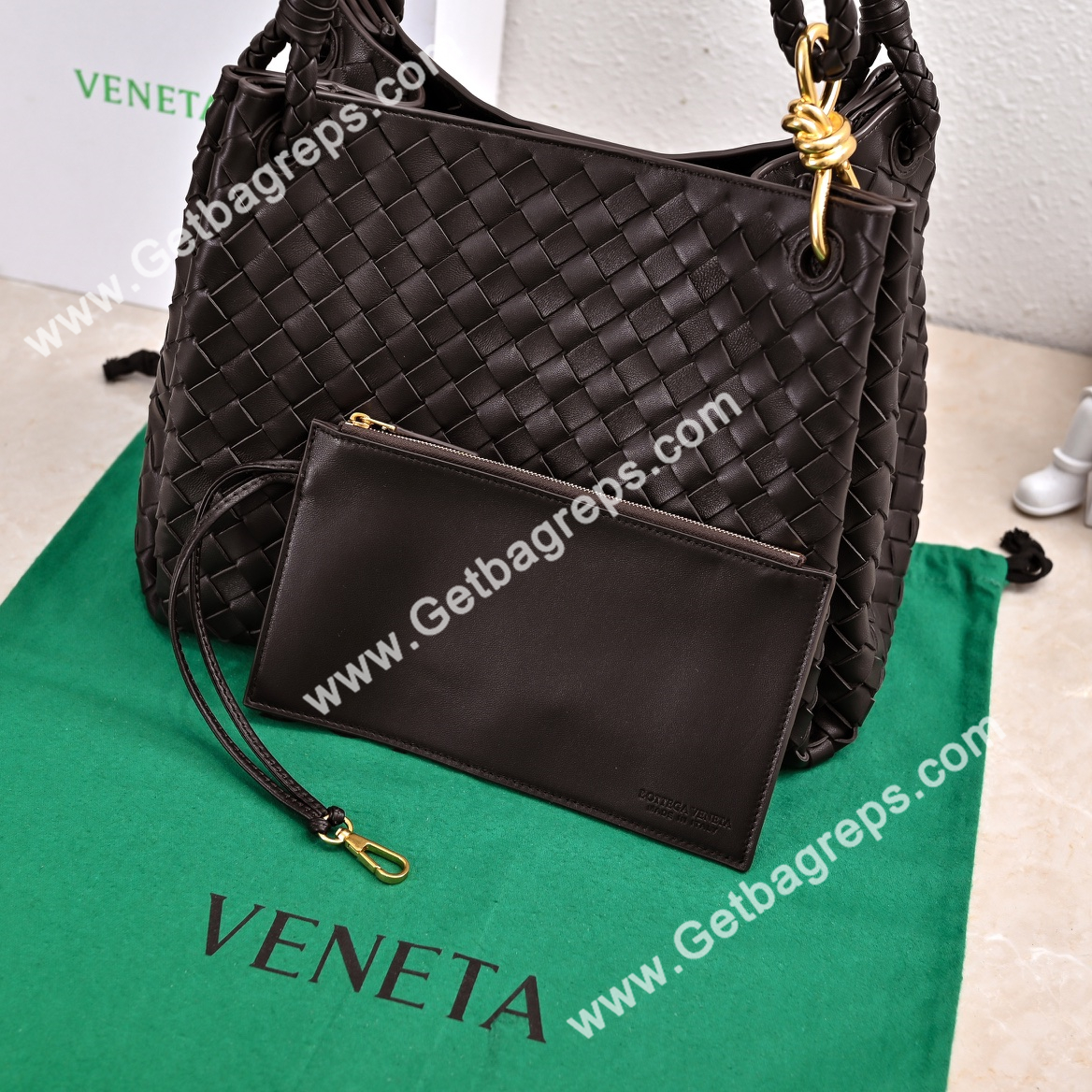 Bottega Veneta Large Parachute Shoulder bag in supple Intrecciato Leather Dark Coffee