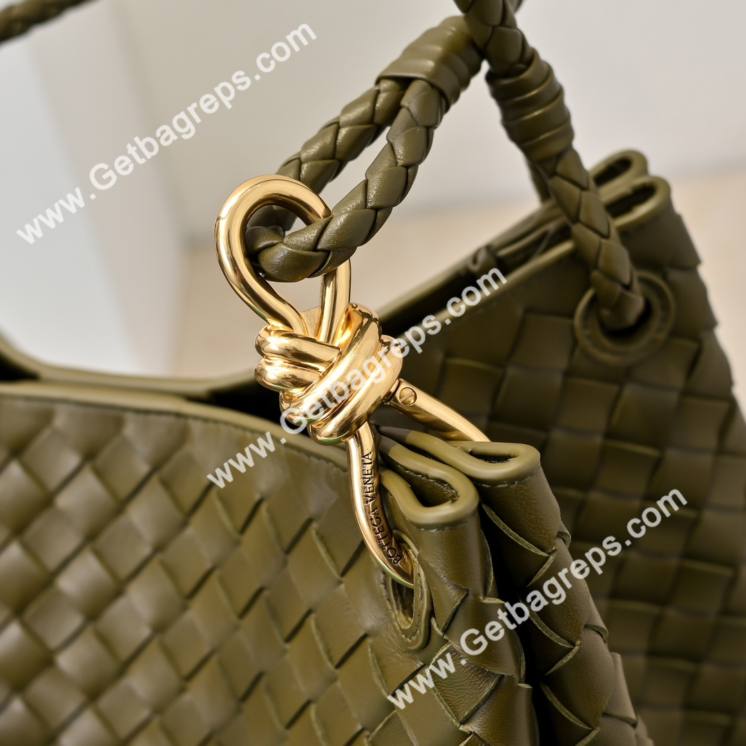 Bottega Veneta Large Parachute Shoulder bag in supple Intrecciato Leather Dark Green