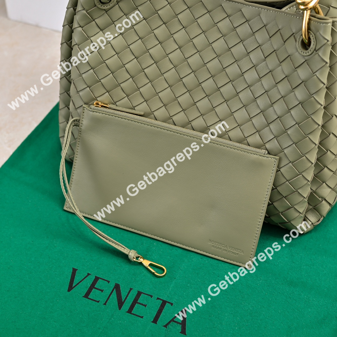 Bottega Veneta Large Parachute Shoulder bag in supple Intrecciato Leather Grass Green